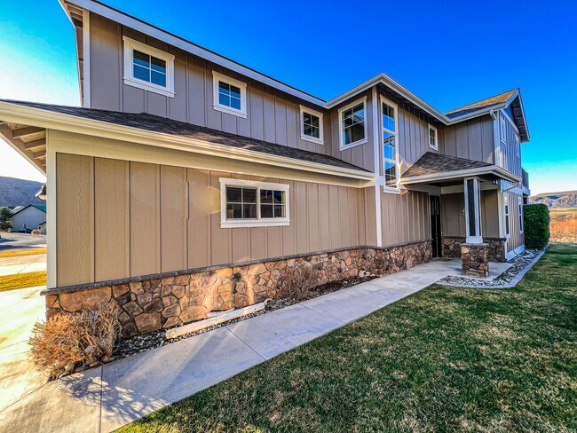 Foto del edificio - 23959 Crescent Bay Dr NW