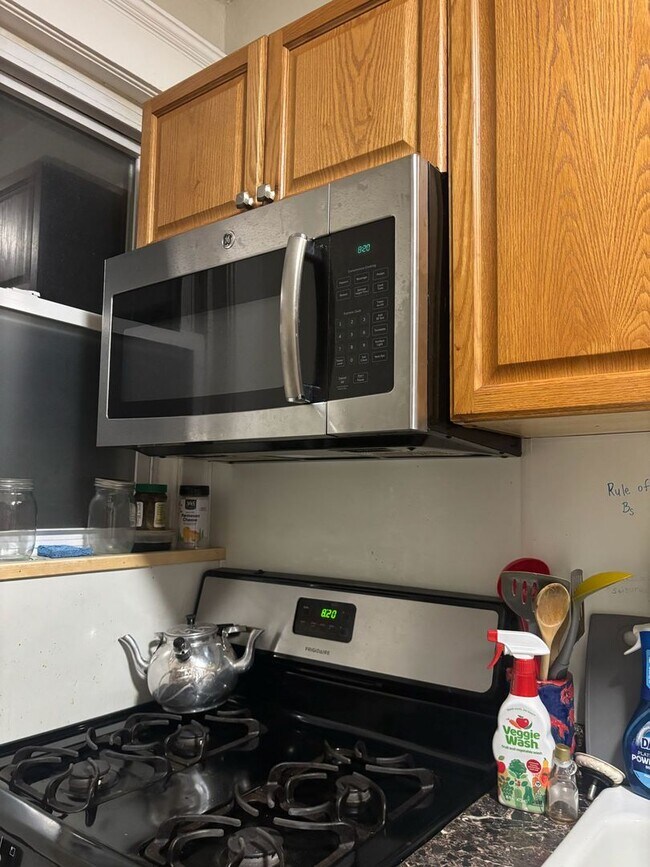 Foto del edificio - Charming 2BR in East Rock | Hot Water Included | Walk to Yale & SOM