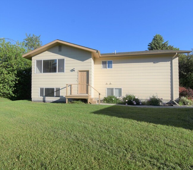 Foto del edificio - 2Bed 1.5Ba W/ Carport! Close to Trails, Ho...