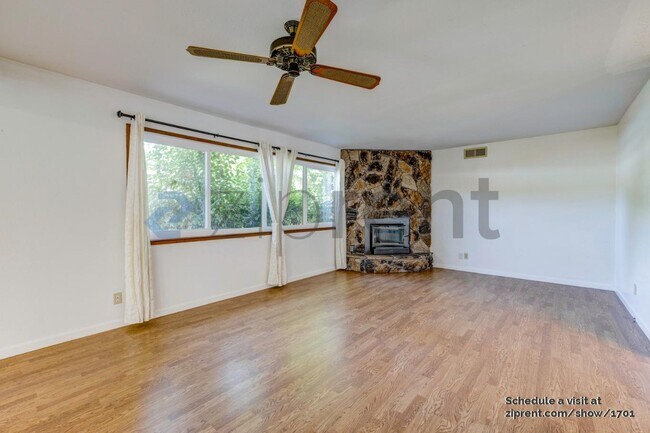 Foto del edificio - 950 Pecan Pl