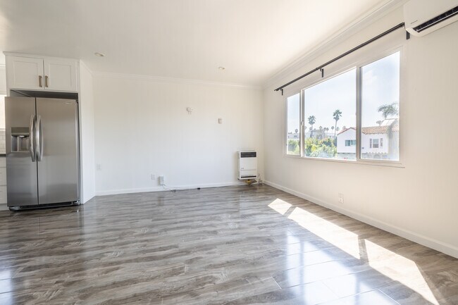 Building Photo - 4643 Pickford St