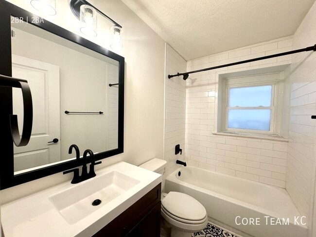 Building Photo - 1413 W 39th St