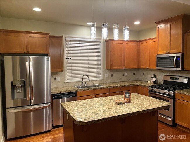 Foto del edificio - 18232 36 Ave SE