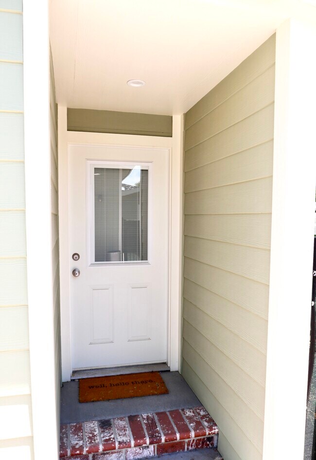 Building Photo - 9759 Lemona Ave