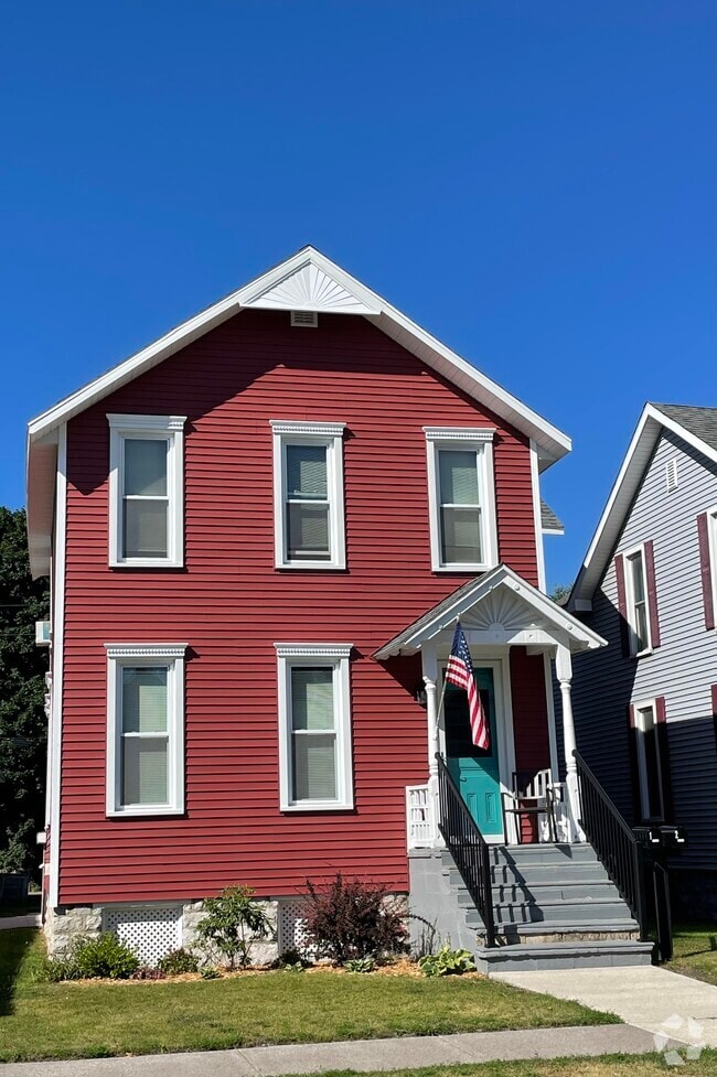 Pinecrest Manor Apartments in Alpena, MI