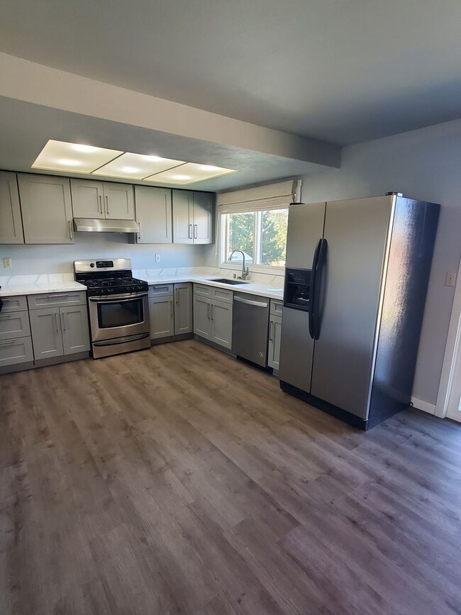 Building Photo - Beautifully Remodeled Split-Entry Home on ...