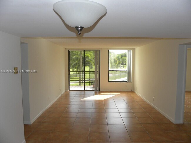 Foto del edificio - 8050 W McNab Rd