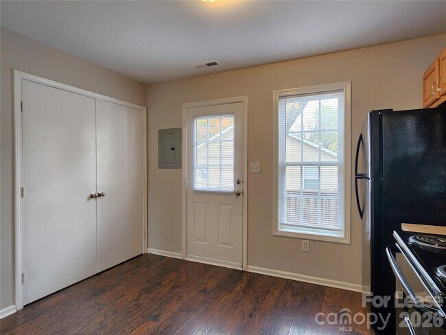 Foto del edificio - 268 Southcircle Dr NW