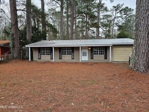 Building Photo - 3008 Willow Dr