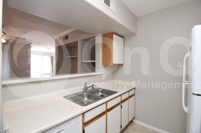 Foto del edificio - 2134 E Broadway Rd