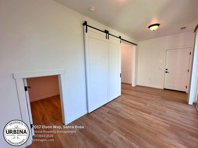 Foto del edificio - Modern Santa Rosa Home Featuring Open Living and Private Yard