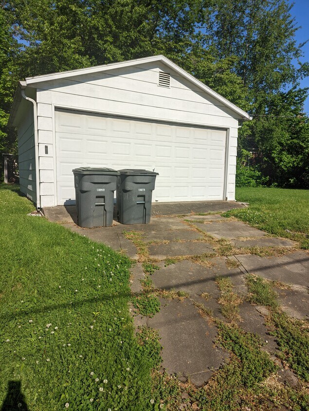 Building Photo - 1221 Bayard Park Dr