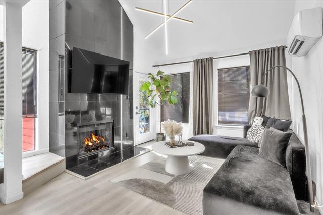 Foto del edificio - 9821 Walnut St