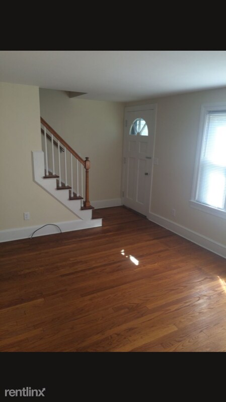 Building Photo - 3 br, 1 bath House - 27 School St