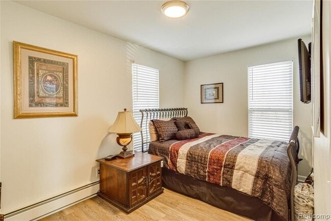 Building Photo - 7187 Silver Lake Rd