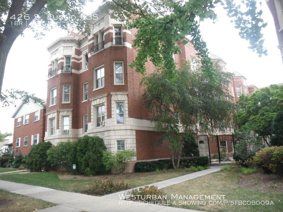 Primary Photo - Sunny Top Floor Condo