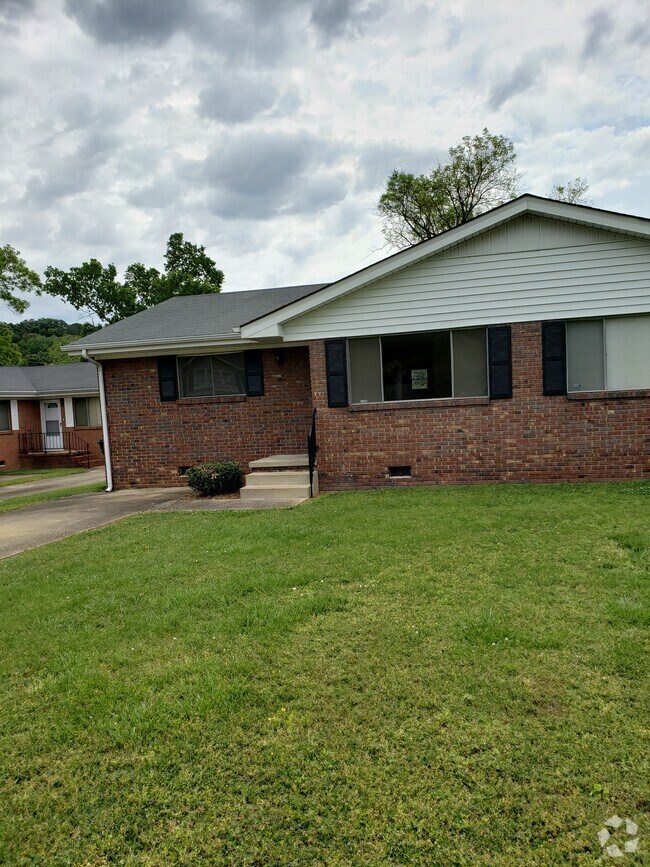 Building Photo - 322 Vista Dr