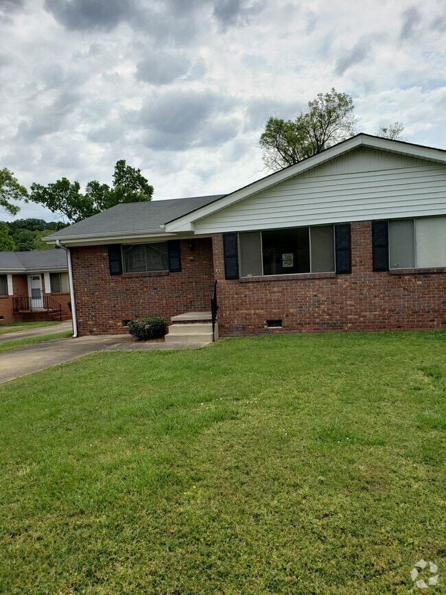 Building Photo - 322 Vista Dr