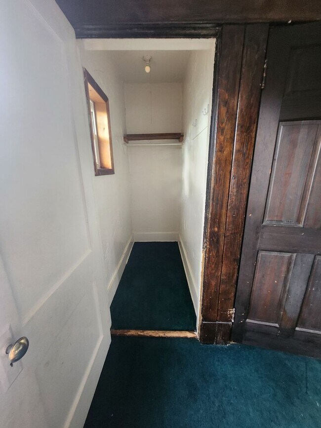 Foto del edificio - Upper 2-bedroom unit