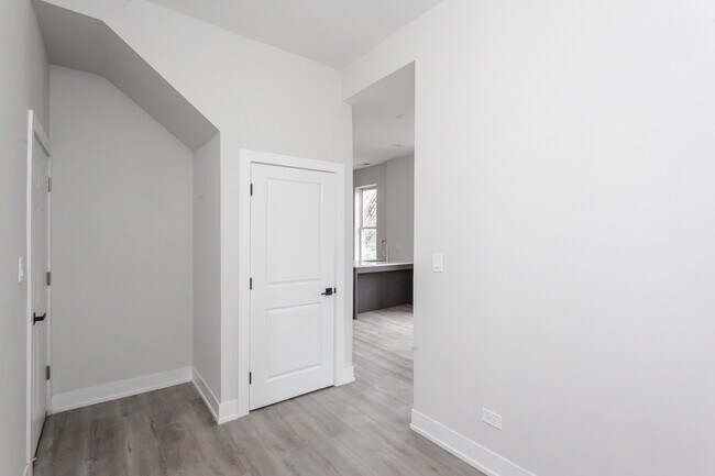 Foto del edificio - 816 W 18th St