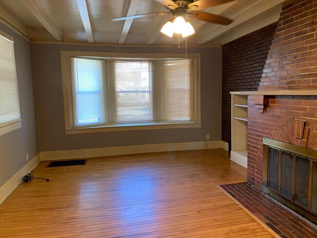 Foto del edificio - 1BR/1BA duplex in Joplin, MO with car shed, and extra room!!!