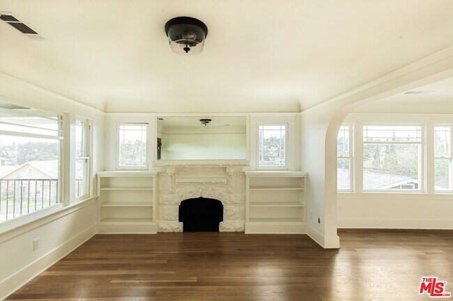 Foto del edificio - 6201 Annan Way