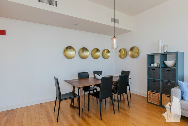Building Photo - Beautiful unit at The Legacy at Millennium...