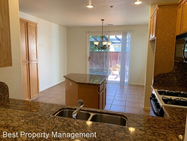 Foto del edificio - 3 br, 2 bath House - 533 Jacaranda St