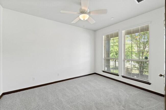 Building Photo - 221 Mandana St
