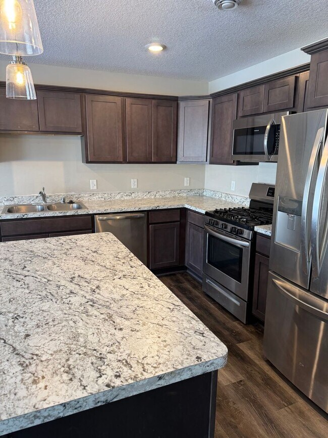 Foto del edificio - Newer Townhome- Built 2019! 3Bed/2.5Bth- F...
