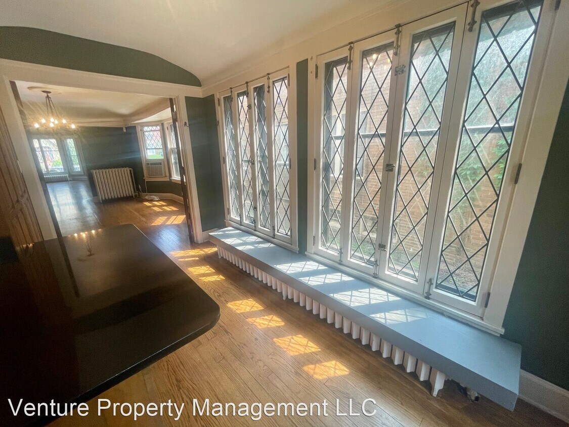 Foto principal - 3 br, 3.5 bath House - 2705 E Bradford Ave