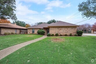 Building Photo - 7825 Silveridge Dr