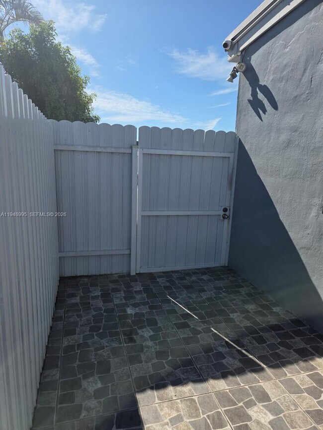 Foto del edificio - 367 W 33rd St