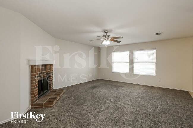 Building Photo - 852 Cats Eye Dr