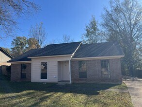 Building Photo - 2933 Willow Ln Dr