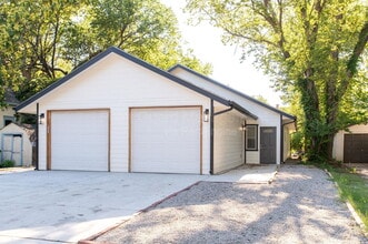 Building Photo - 315 S Green St