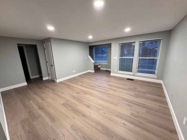 Building Photo - North End 4 bdrm Beautiful Home with Amazing Master closet!!