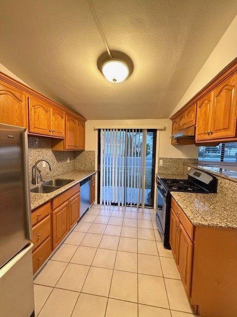 Foto del edificio - 10355 Stern Ave