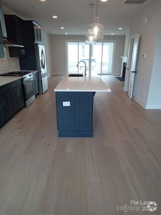 Building Photo - 1033 Naples Dr