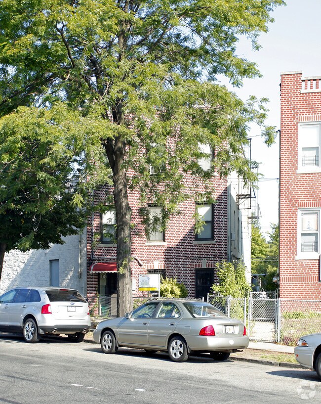 Primary Photo - 955 E 233rd St