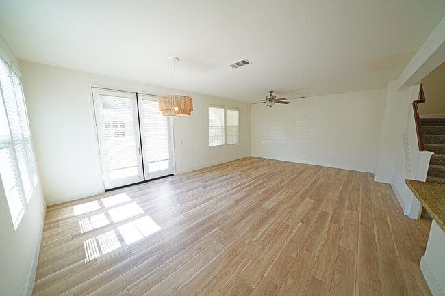 Building Photo - 28635 N Pietro Dr