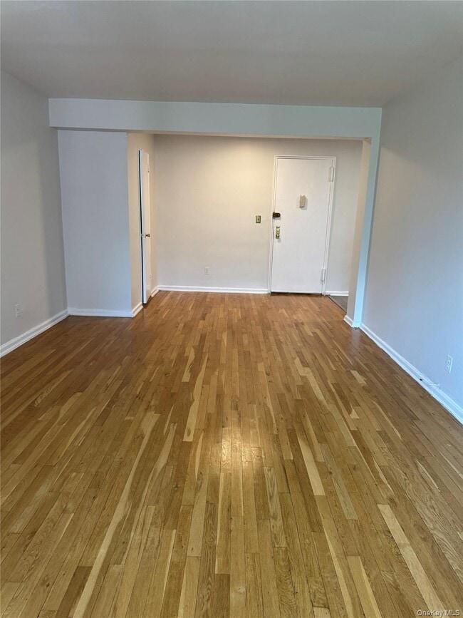 Foto del edificio - 700 Scarsdale Ave