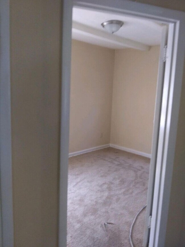 Building Photo - 457 King Avenue