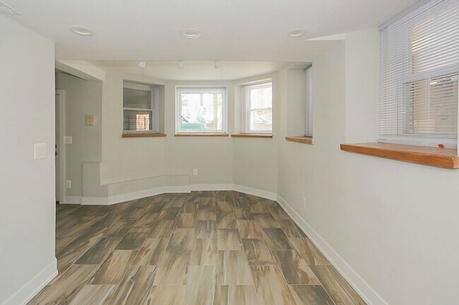 Foto del edificio - 2326 N Southport Ave