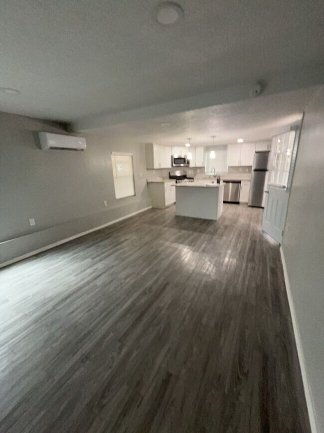 Foto del edificio - 4916 Moore Cir