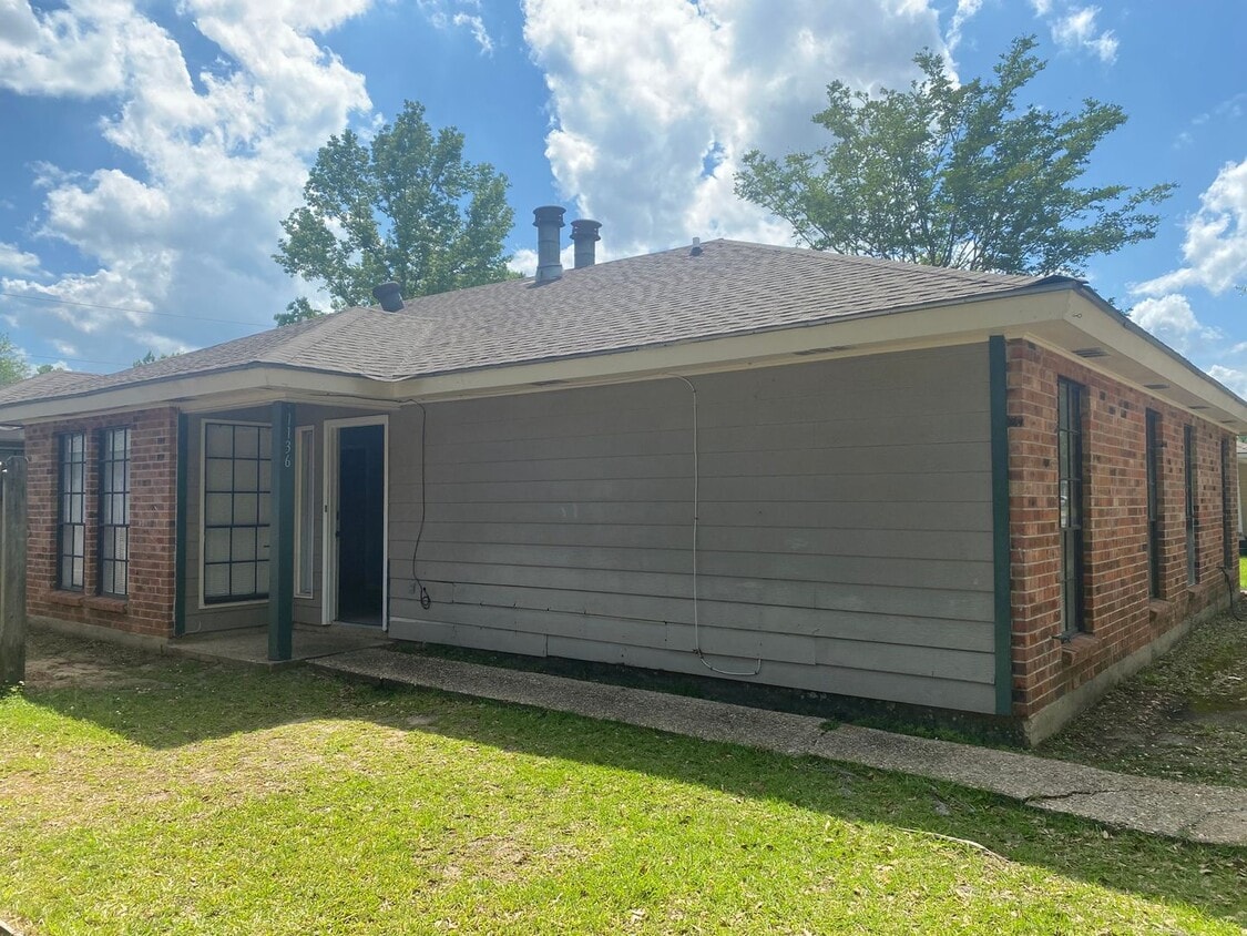Photo - 1134-1136 Willow Creek Dr (Zachary, LA)