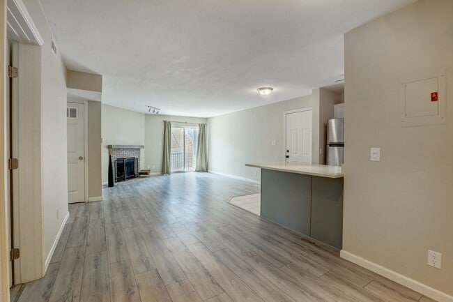 Building Photo - $1,600.00- 2 Bed 2 Bath Condo in Lakewood with in-unit laundry!