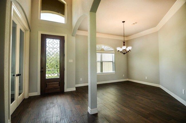 Building Photo - 323 Bentwood Dr
