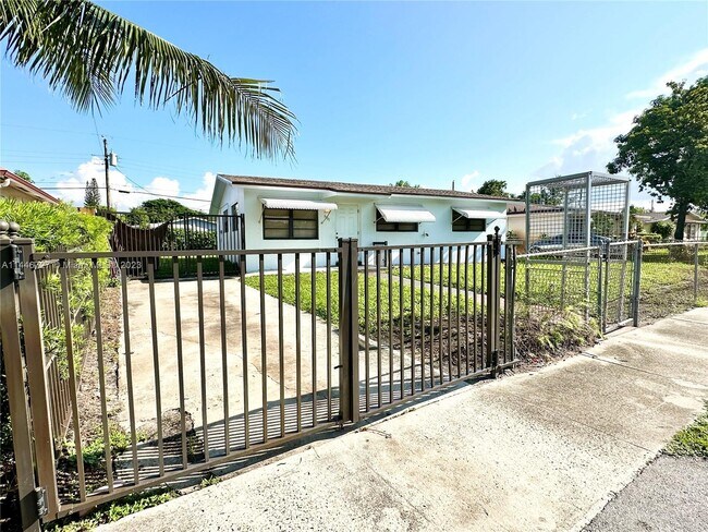 Foto del edificio - 6857 SW 21st St