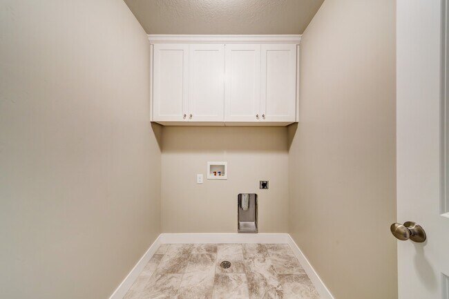 Building Photo - 4419 W Glendon Dr